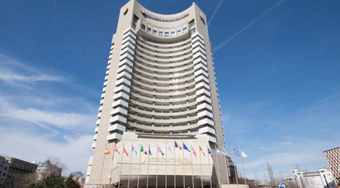 Un bărbat s-a aruncat de la etajul 20 al Hotelului Intercontinental