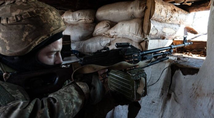 În Donețk și Lugansk se trage din toate direcțiile: armistițiul a devenit o amintire Video