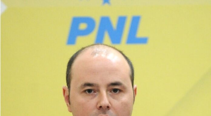 Banii publici sunt bani de buzunar! Șeful PNL Iași și-a luat electronice de 21.000 lei și a plătit 80 de zile de parcare în aeroport