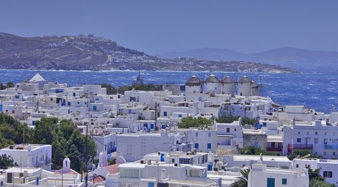 Cât te costă o vacanță în Mykonos, insula bogaților. O cameră cu un pat și fără vedere sare de 200 de euro pe noapte