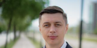 Răzvan Timofciuc, consilier local USR: Iașul bate pasul pe loc! Primăria nu a mișcat un deget pentru proiectele privind trenul metropolitan sau parcările Park&Ride. Alte Municipii din țară deja sunt avansate cu astfel de proiecte.