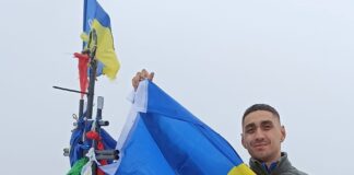 USR-istul care a vorbit despre „doamne cărora le atârnă șaormele până la genunchi”, ținut în brațe de președintele filialei, Ștefan Tănasă