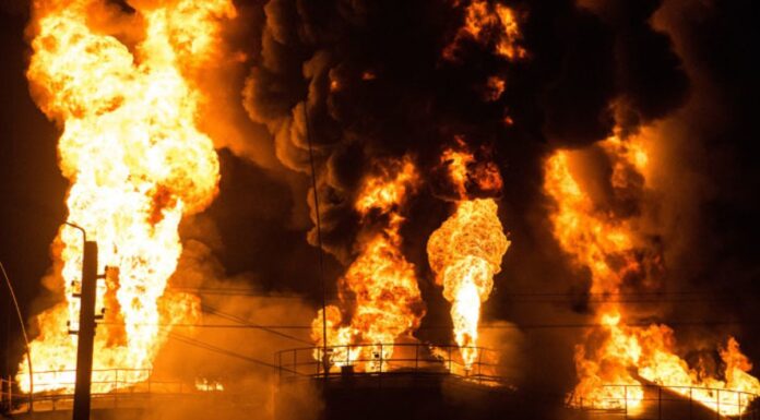 Ucrainenii lovesc puternic în resursele Rusiei: au bombardat 12 rezervoare de combustibil și o gară de interes strategic