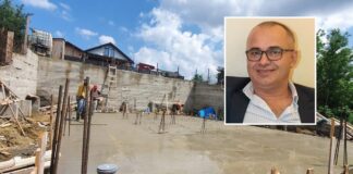 O bătrână de 74 de ani, victima unui dezvoltator imobiliar: a plătit un avans de 20.000 de euro, dar a rămas fără bani și fără casă