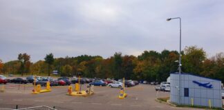 Angajații aeroportului au luat pe sus mașina unui ieșean și au distrus-o. După patru luni, nimeni nu mai recunoaște greșeala