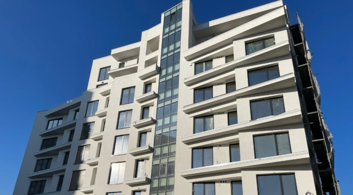 Dezvoltatorul Unique Residence a distrus magistrala de apă a orașului. Ieșenii, obligați să plătească pagubele de la cel mai scump bloc din Iași