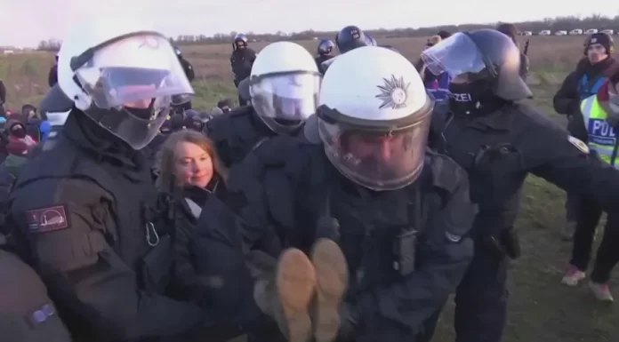 Greta Thunberg îl urmează pe Andrew Tate în spatele gratiilor. De ce a fost reținută activista pentru mediu