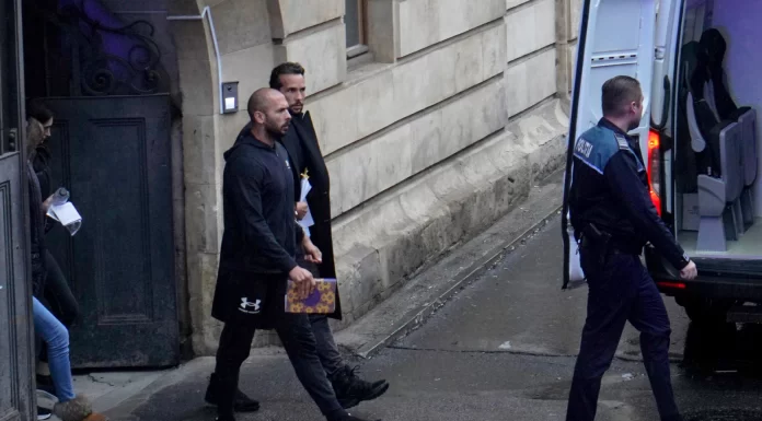 Andrew Tate, mesaj din arestul Poliției Române: „Vor să mă otrăvească!”