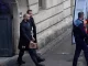 Consulul Marii Britanii merge în arest la frații Tate. Sexy polițista complice are permisie!