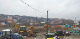 Statul român își pune singur piedică! DRDP blochează finanțarea pentru un drum din Valea Lupului și revendică terenul de sub primărie, școală și grădiniță