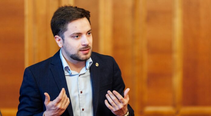 Deputatul USR, Filip Havârneanu: „În România, hoții, corupții și plagiatorii vor să bage cetățenii la închisoare”