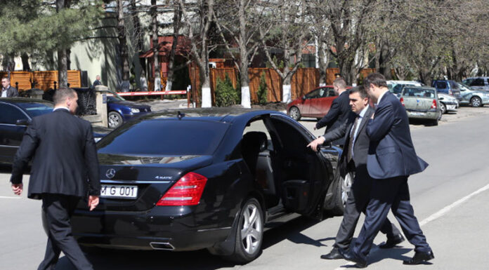 Mașini de lux pentru demnitari! Ce dotări vor avea și ce valoare are contractul de achiziție