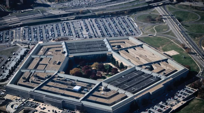 Cine este tânărul de 20 de ani care ar fi publicat documentele secrete de la Pentagon. Primul suspect, în cazul PentagonLeaks