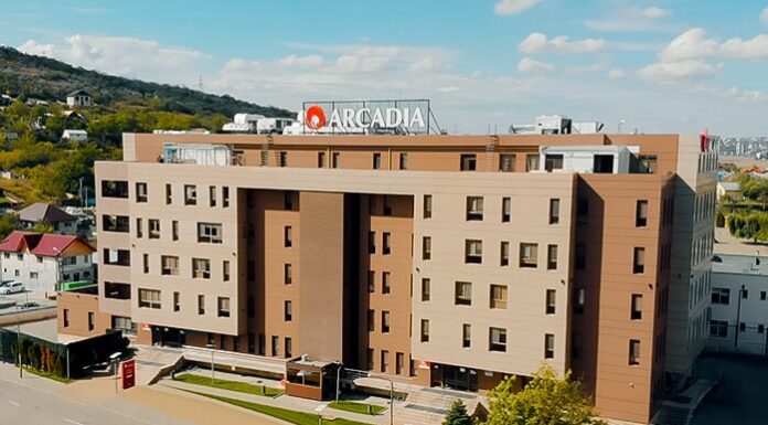 OPC a amendat Arcadia pentru că și-a bătut joc de o bolnavă de cancer. A plătit pentru două operații, dar medicii au făcut o singură intervenție