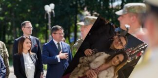 Bani pe jos! Soțul subprefectei PNL vinde saci menajeri primăriilor din județ