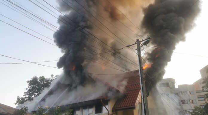 Incendiu la o casa din Iași