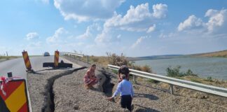 Cel mai mare proiect de infrastructură rutieră județeană din țară, făcut praf de PNL. Cratere mari cât un stat de om!