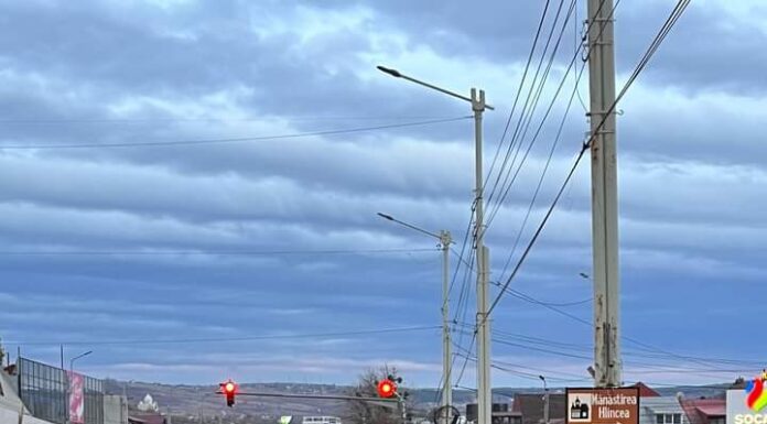 Protest pe pasarela Bucium. Zeci de ieșeni au cerut demisia primarului Mihai Chirica- FOTO