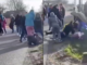 VIDEO Bătaie cruntă între elevi în comuna Dumești. Mai mulți copii și-au împărțit pumni și picioare în plină zi
