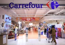 Carrefour a anunţat oficial că vrea să îşi vândă operaţiunile din România către familia Pavăl, proprietarii Dedeman. Valoarea Carrefour România este estimată la 823 milioane de euro