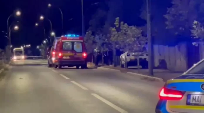 Un polițist a fost ÎNJUNGHIAT în piept de un minor de 14 ani. Băiatul era recalcitrant, iar agentul încerca să îl calmeze