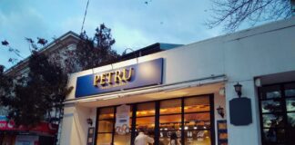 Amendă de aproape 100.000 lei pentru simigeriile Petru pentru că au înșelat clienții. Pizza cu cremă vegetală, igienă precară și furt la gramaj