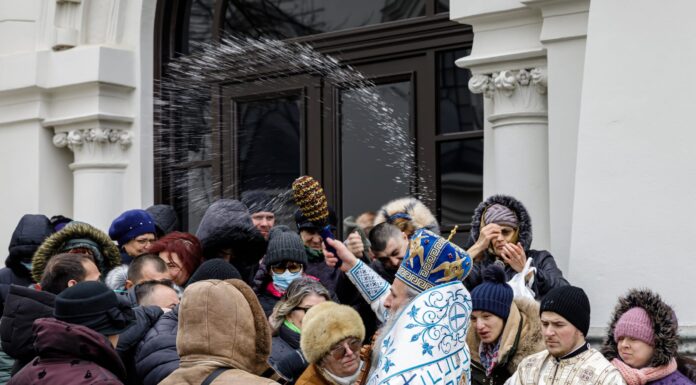 Ultimele pregătiri pentru slujba de Bobotează de la Catedrala Mitropolitană din Iași. Mii de credincioși sunt așteptați la Sfânta Liturghie
