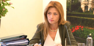 Secretarul municipiului Iași, Denisa Ionașcu: ”Protestul dezvoltatorului din fața Primăriei este nejustificat. Funcționarii nu pot elibera un document contrar hotărârilor judecătorești.”