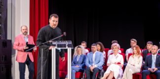 (VIDEO) Preot din Iași, discurs de susținere pentru PSD la evenimentul de lansare a candidaților. Biserica Ortodoxă interzice clericilor să se amestece în campania electorală