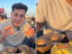 Beach, Please! a venit cu prețuri colosale la mâncare! Cât a dat tânărul din imagine pe un burger minuscul, la ultra VIP