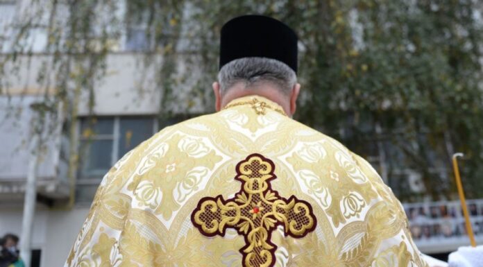 Un preot din Alexandria a fost reținut: ar fi furat aproape 1 milion de euro din banii parohiilor