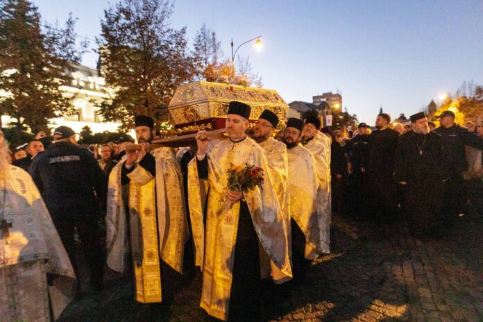 Procesiunea scoaterii moastelor Sfintei Parascheva 2024 - Foto Silviu Cluci redim_9145