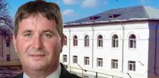Clădirea unui liceu nu a fost renovată, dar primarul a plătit aceleași studii și proiecte de trei ori. Banii au ajuns de fiecare dată la aceeași firmă