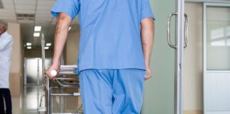 Coșmar în spital: bolnavii de la Pneumoftiziologie, transportați de un brancardier beat, care a murit la locul de muncă. Alcoolemie uriașă, descoperită la necropsie