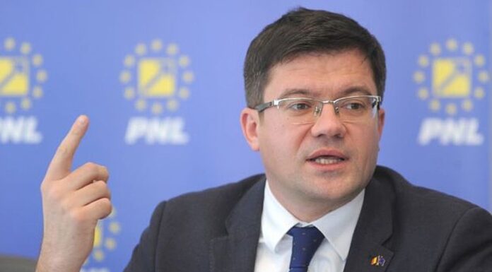 Mîrlanul lăberal Costel Alexe f…te capuri în gură la Consiliul Județean Iași