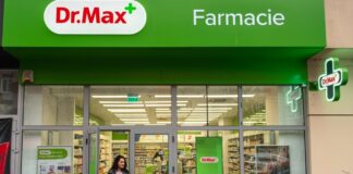 Sclavi în uniformă de agent. Muncă la negru la firma care asigură paza la farmaciile Dr. Max din Iași