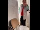 „Mă iei pe mine la întrebări? Să taci din gură în fața mea!”. Reacția unui medic de familie, filmat în timp ce refuză un pacient