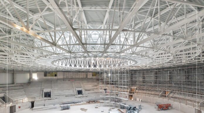 Tulcea a construit o sală polivalentă OZN, Iașul a rămas cu o machetă în formă de coroană. Ambele proiecte au fost lansate în 2017