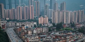 Orașul construit pe un pod din Chongqing, China – O minune arhitecturală modernă