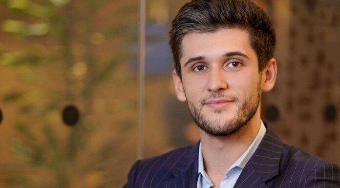 Contract cu dedicație pentru familia Fenechiu. Mătușa a întocmit caietul de sarcini, nepotul câștigă licitația