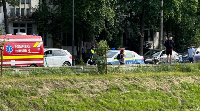 VIDEO Două persoane din Iași au căzut în râul Bahlui. Pompierii resuscitează una dintre victime