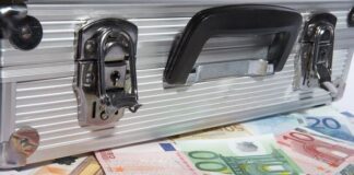 Băieții buni la toate cu lipici la bani publici: firme cu zero angajați și zero lei cifră de afaceri primesc contracte de la primării