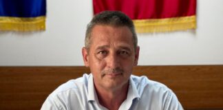 Bani publici pentru filmulețe pe TikTok. Primarul care amenința că taie hârtia igienică și detergentul de la școală plătește un tânăr liberal pentru promovare online