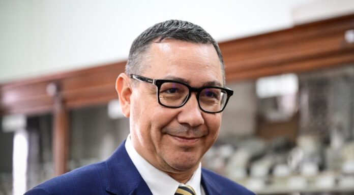 FOTO Victor Ponta a apărut pentru prima dată alături de noua sa iubită la un eveniment public