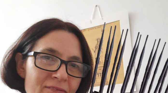 ANCOM a descins peste o profesoară care folosea ilegal un aparat de bruiaj în timpul examenului. „Semnalul era complet inexistent în zona facultății, nimeni nu putea apela 112”