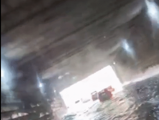VIDEO- Șosele blocate de copaci căzuți și pasaje inundate în municipiul Iași. Ploaia a blocat traficul în tot orașul