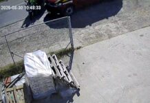 VIDEO O ambulanță SMURD a fost implicată într-un accident rutier. Momentul impactului pe un drum județean din Iași