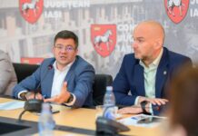 Banii din programul județean pentru construcția de piețe și terenuri de sport, împărțiți între firmele de casă ale PNL și PSD