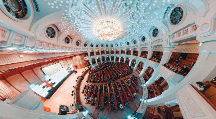 Liderii din cybersecurity și business se reunesc la DefCamp 2025 pentru a dezbate impactul AI-ului, al deepfake-urilor și noile provocări de reziliență cibernetică