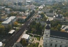 GALERIE FOTO -Peste 30.000 de credincioși au asistat la Liturghia de Hramul Sfintei Parascheva